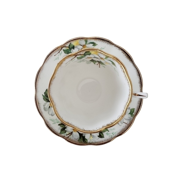Vintage Royal Albert White Dogwood Bone China Floral Teacup & Saucer Set - Picture 4 of 11